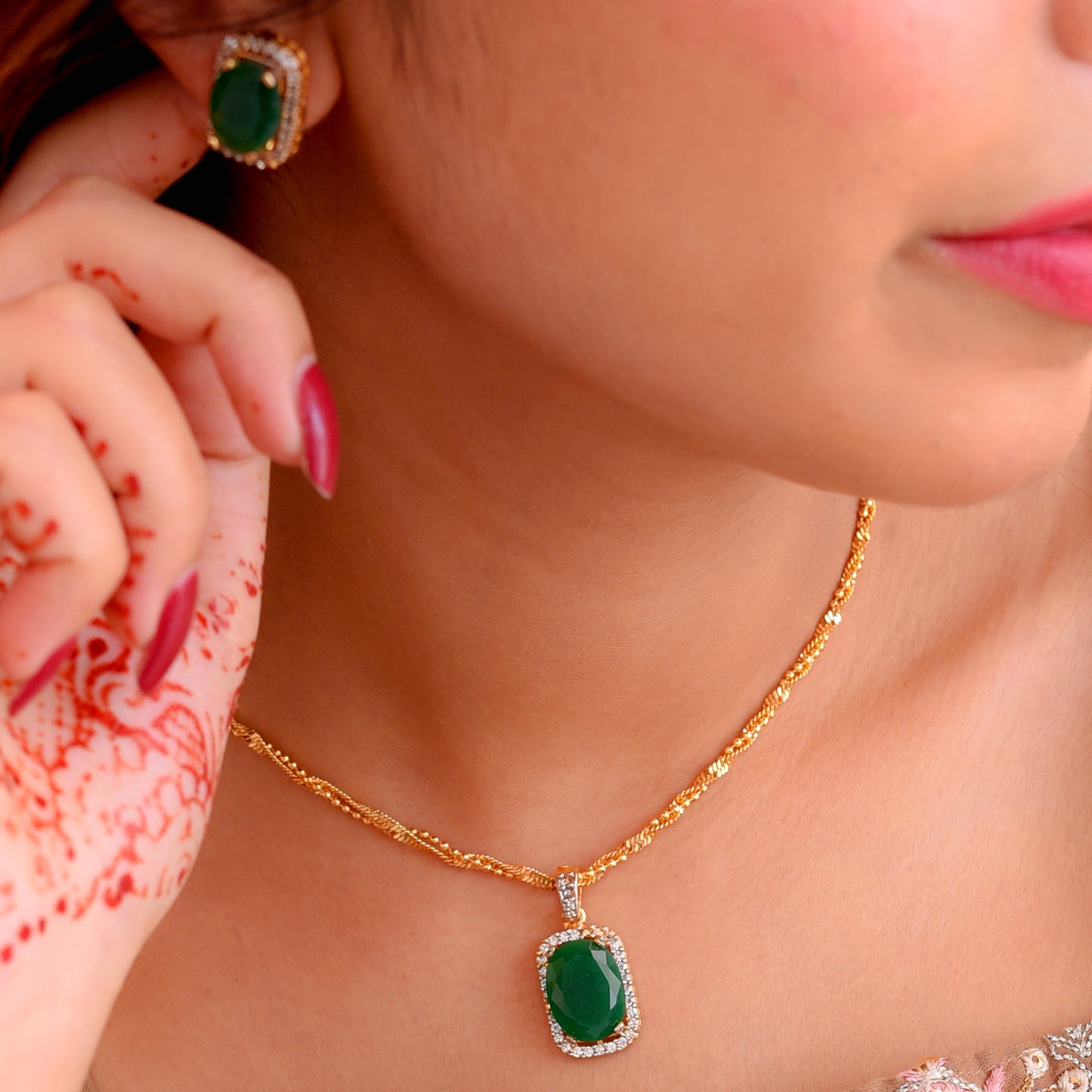 Image of (Shimmer elegance) from an exquisite collection by Al Musk Jewellery.
