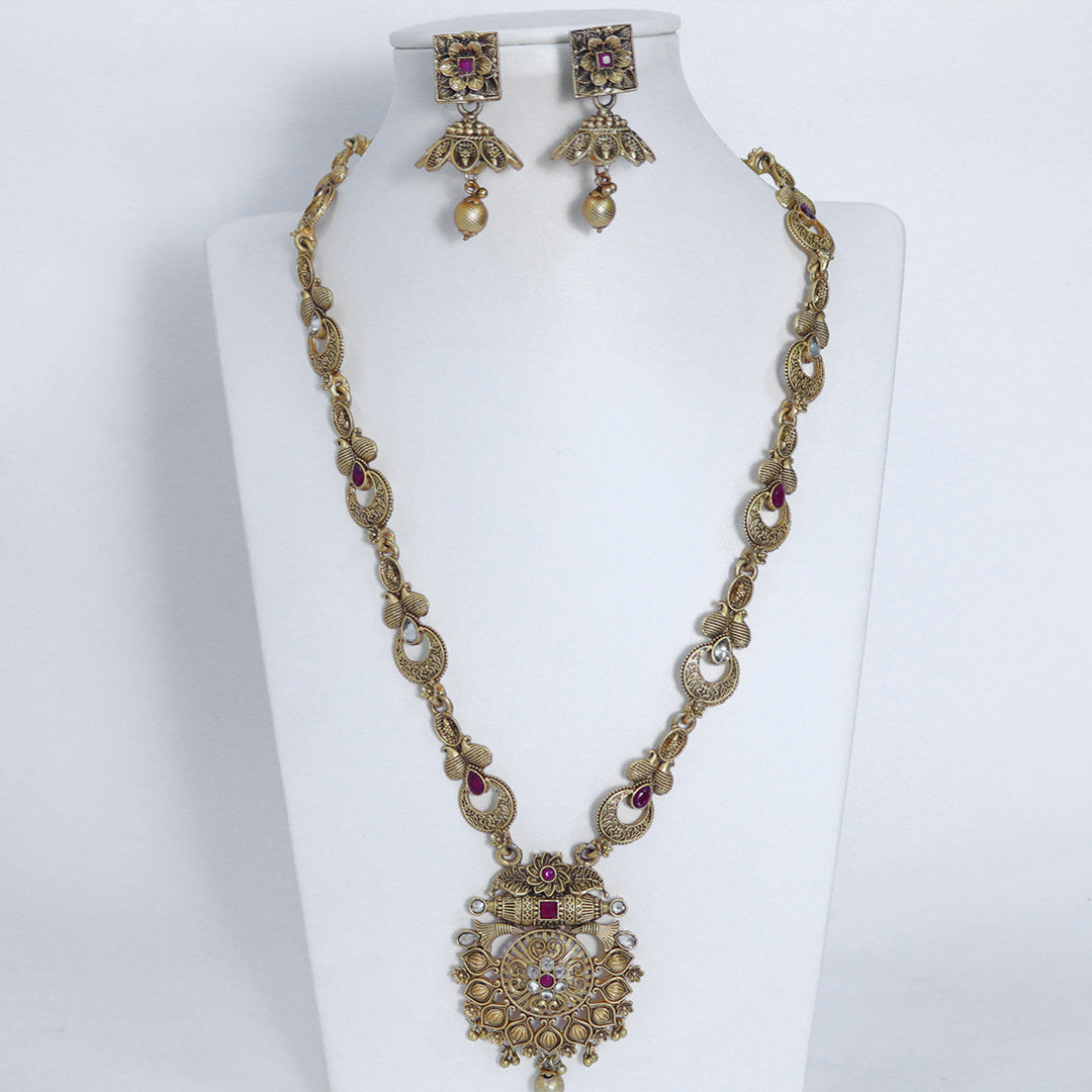 (Vintage Royal) shown in close up from Al Musk Jewellery collection.