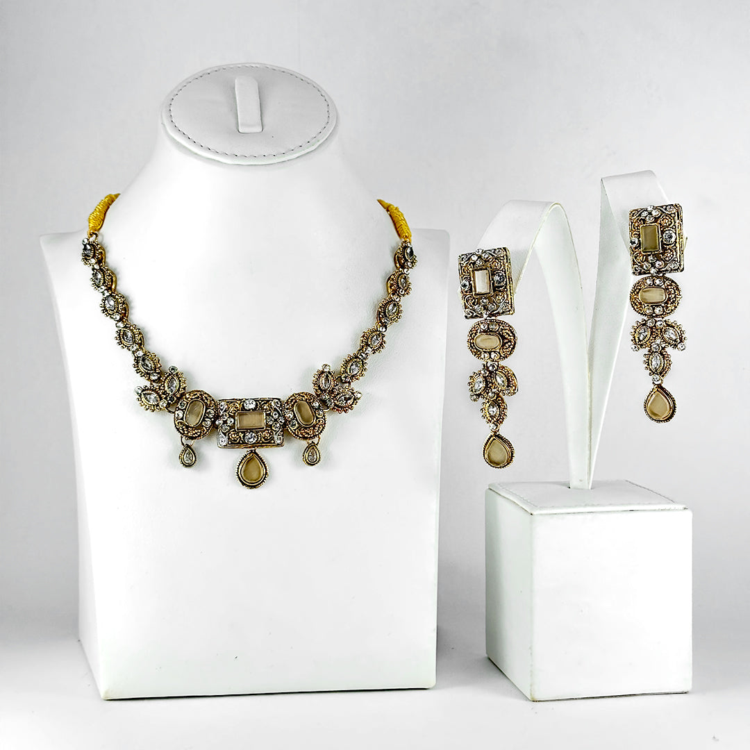 Image of (Opulent Vows) from an exquisite collection by Al Musk Jewellery.