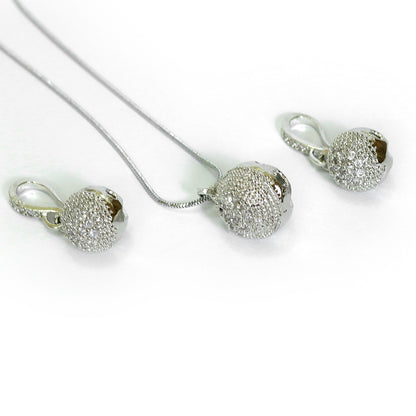 (Radiance Duo) shown in close up from Al Musk Jewellery collection.