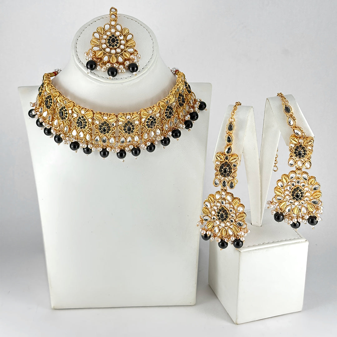 (Majestic Black) shown in close up from Al Musk Jewellery collection.
