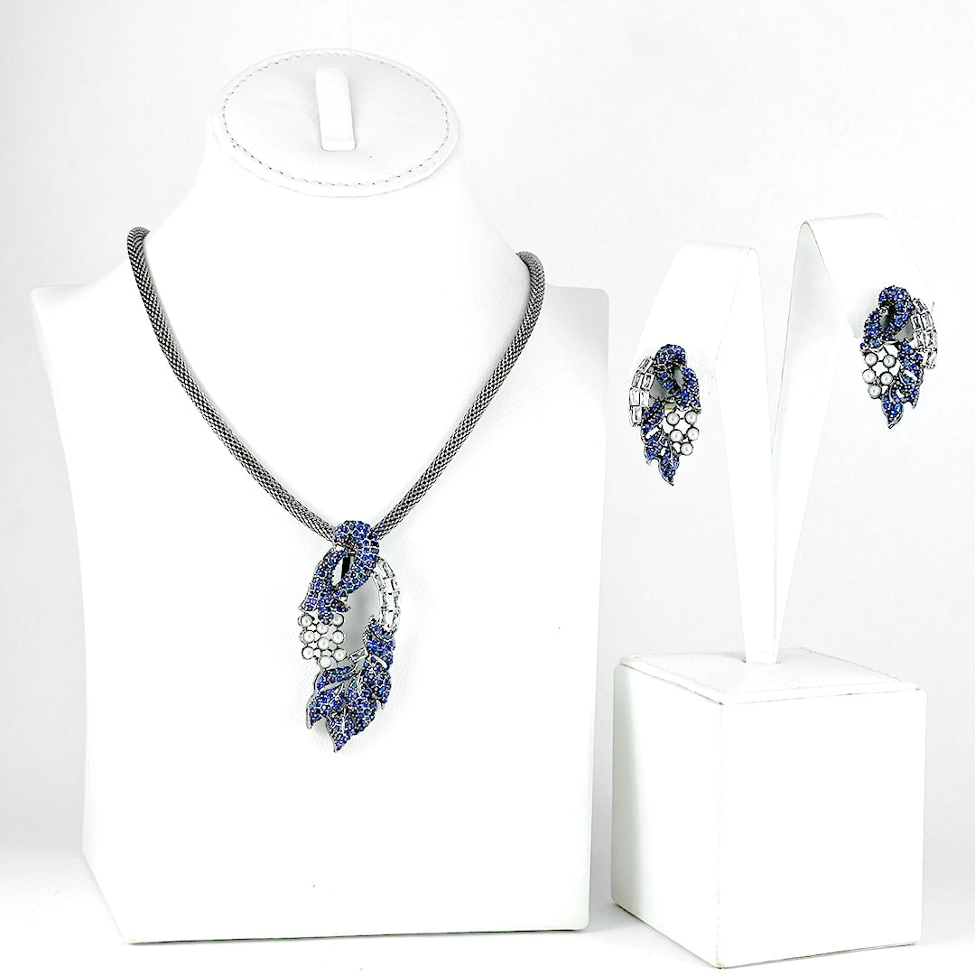 (Aureate Floral Splendor) shown in close up from Al Musk Jewellery collection.