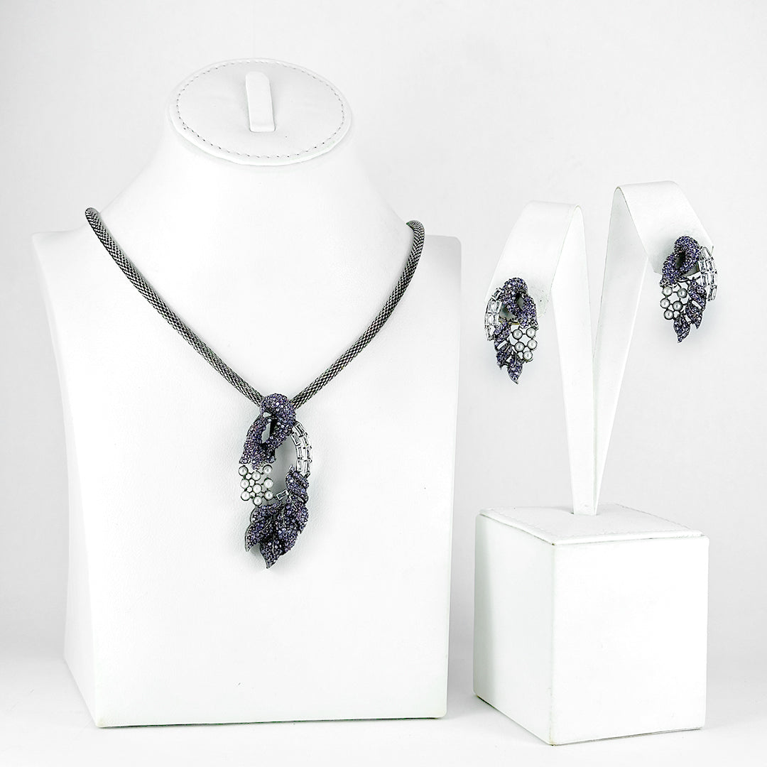 Another closeup showing intricate details of Al Musk Jewellery's (Aureate Floral Splendor).