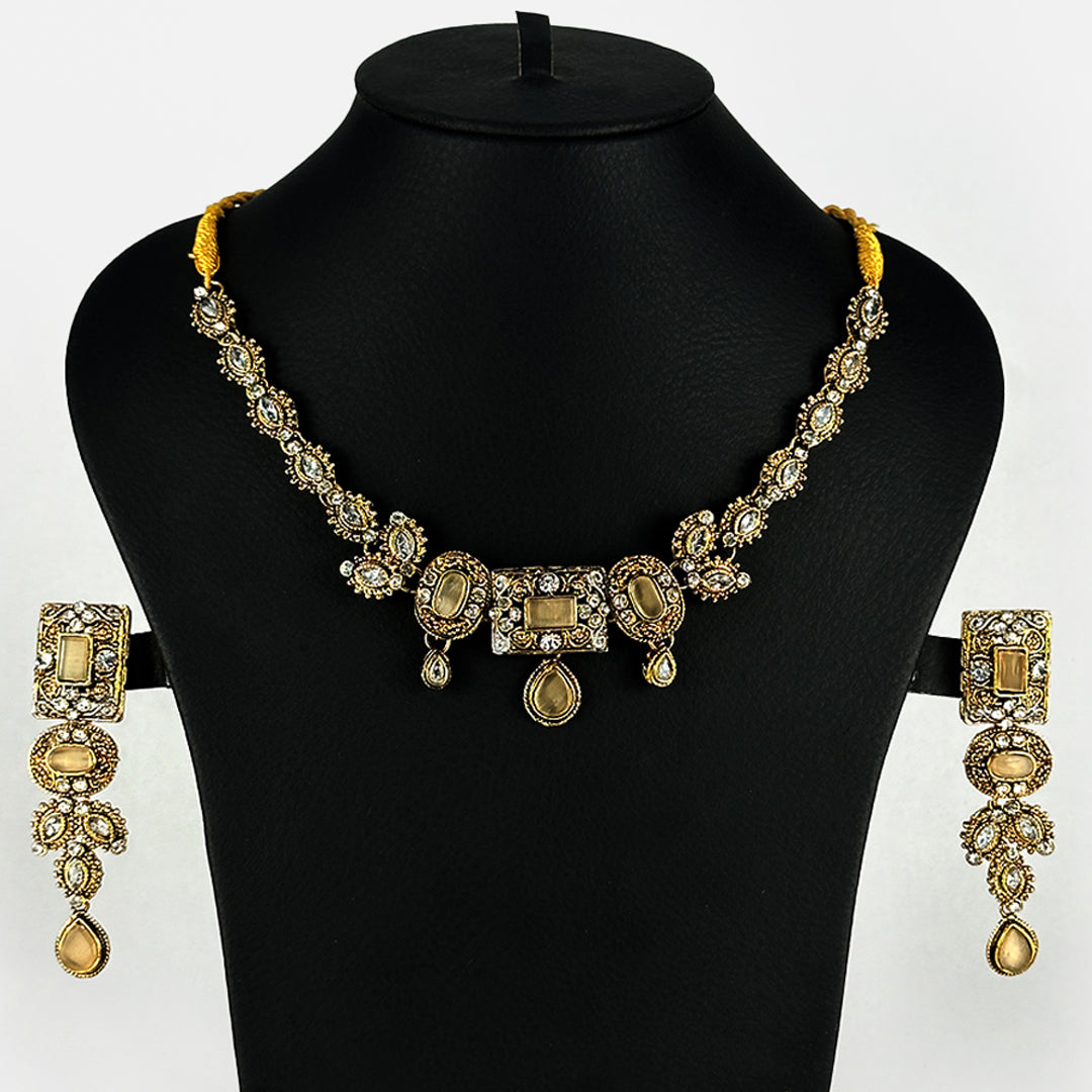 Image of (Opulent Vows) from an exquisite collection by Al Musk Jewellery.