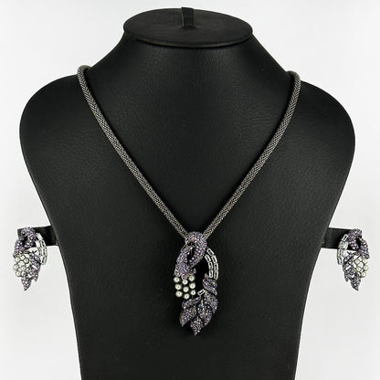 (Aureate Floral Splendor) shown in close up from Al Musk Jewellery collection.
