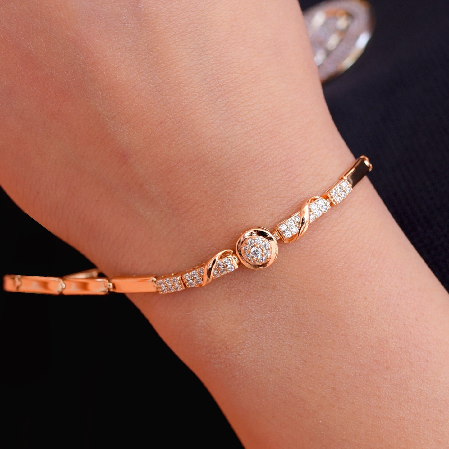 Image of (Dynamic Bracelet) from an exquisite collection by Al Musk Jewellery.