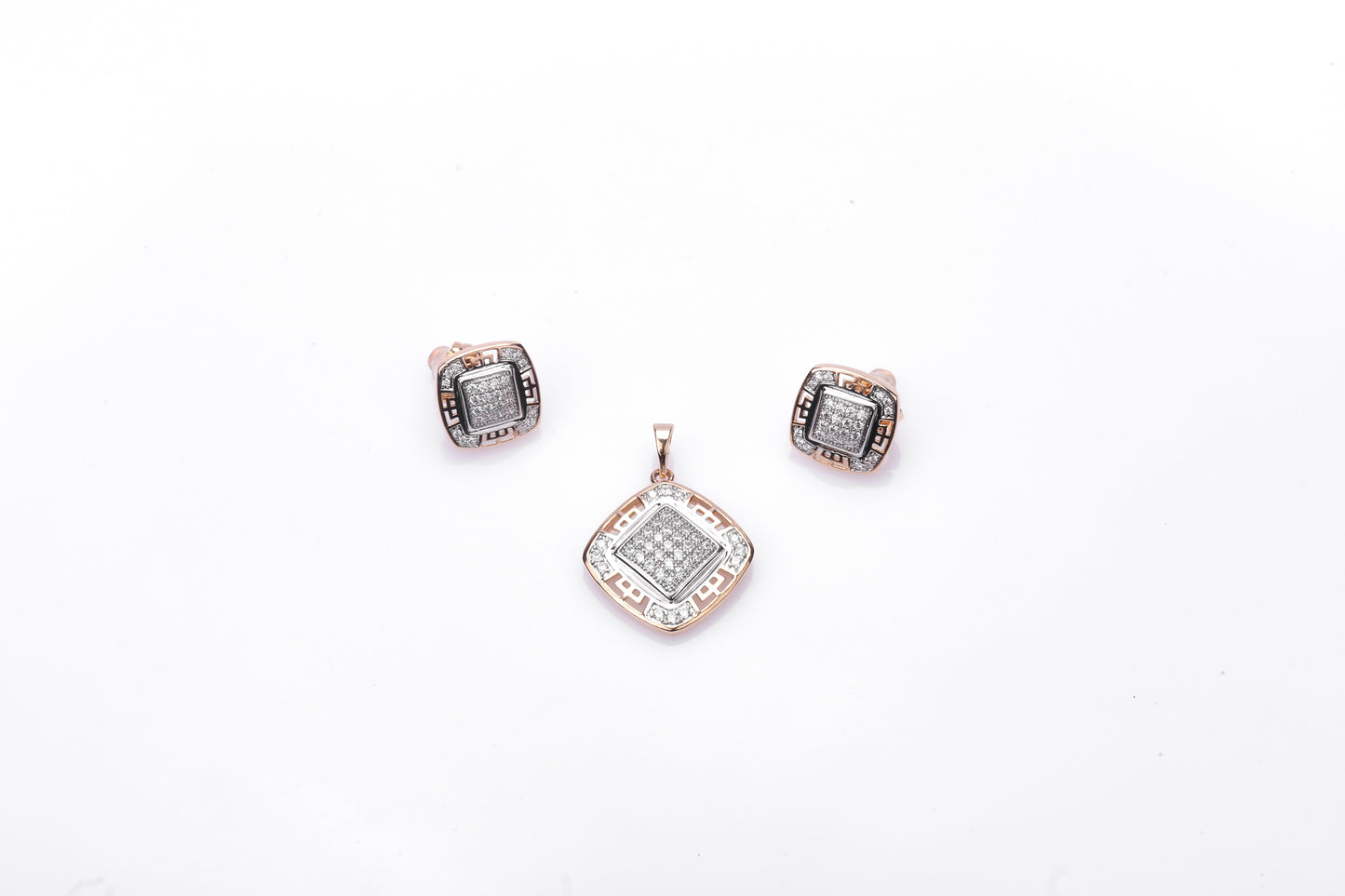 Image of (Dazzling Facets) from an exquisite collection by Al Musk Jewellery.