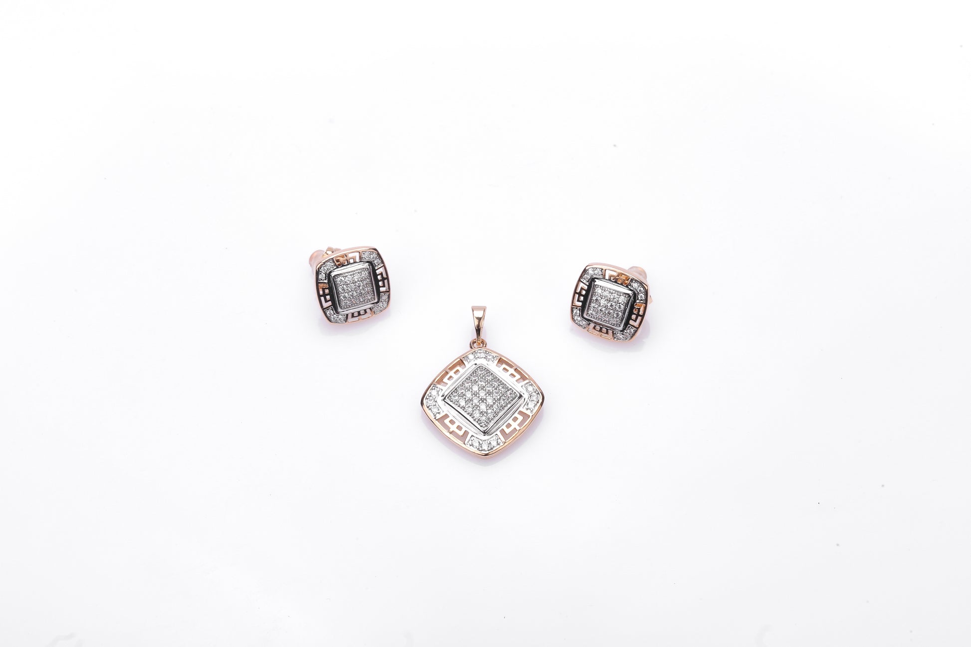 Image of (Dazzling Facets) from an exquisite collection by Al Musk Jewellery.
