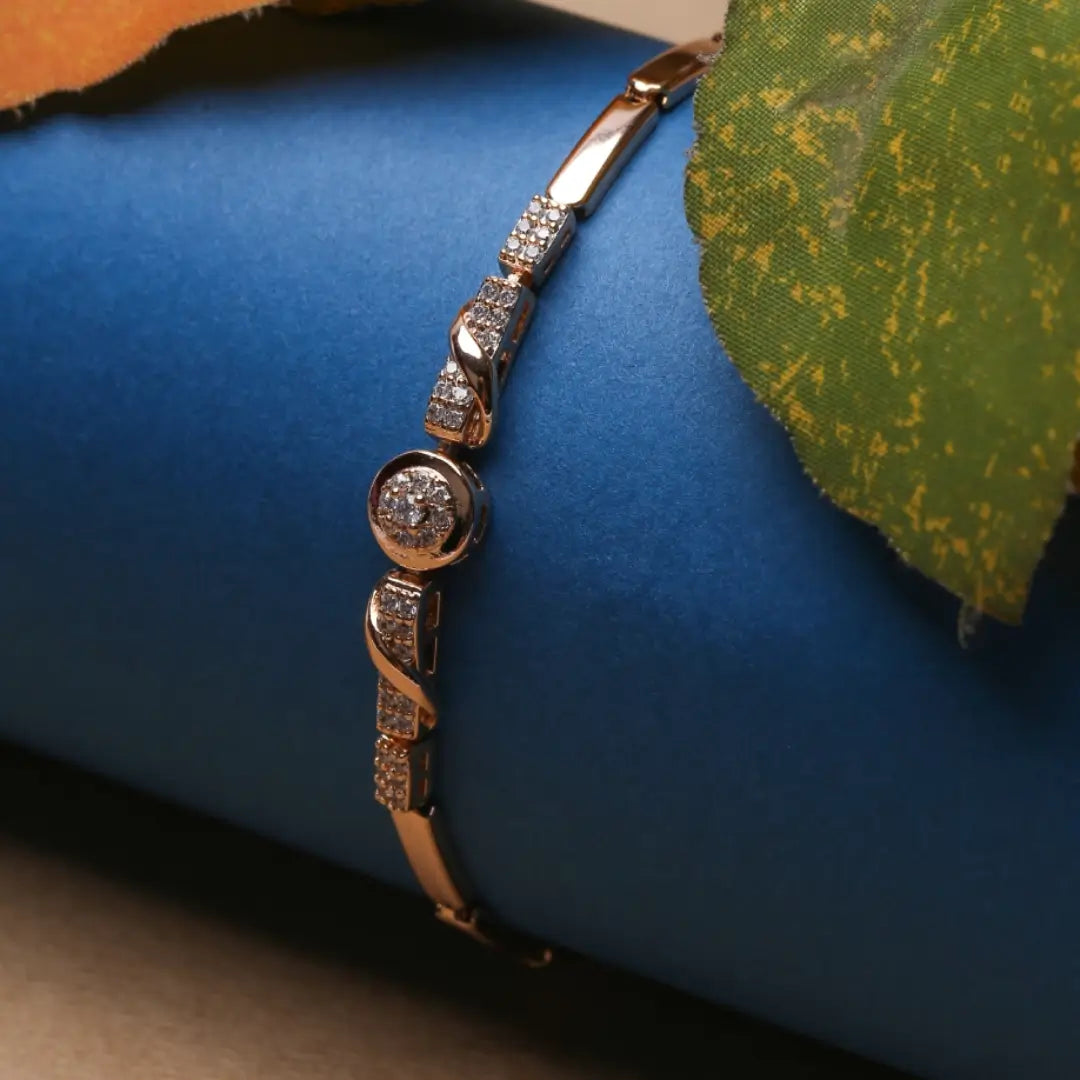 Another closeup showing intricate details of Al Musk Jewellery's (Dynamic Bracelet).