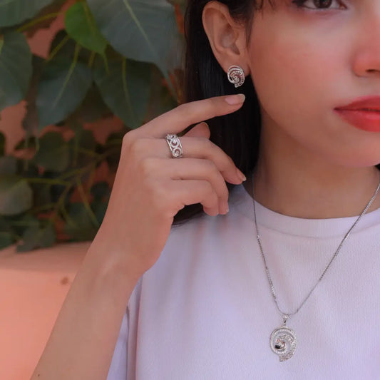 Image of (Enchanting Essence) from an exquisite collection by Al Musk Jewellery.