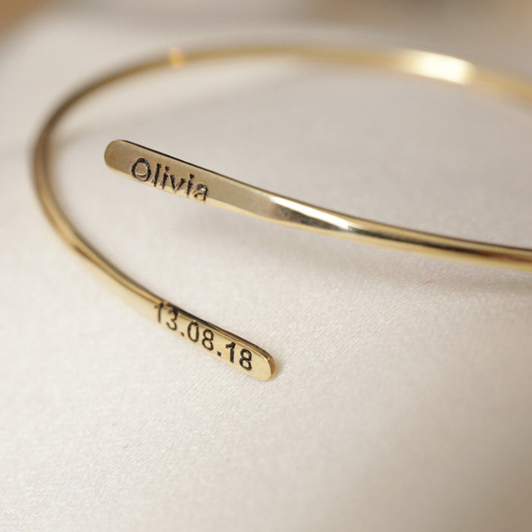 Image of (Sleek Cuff) from an exquisite collection by Al Musk Jewellery.