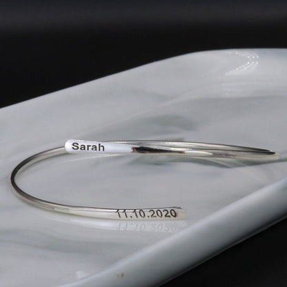  Another closeup showing intricate details of Al Musk Jewellery's (Sleek Cuff).