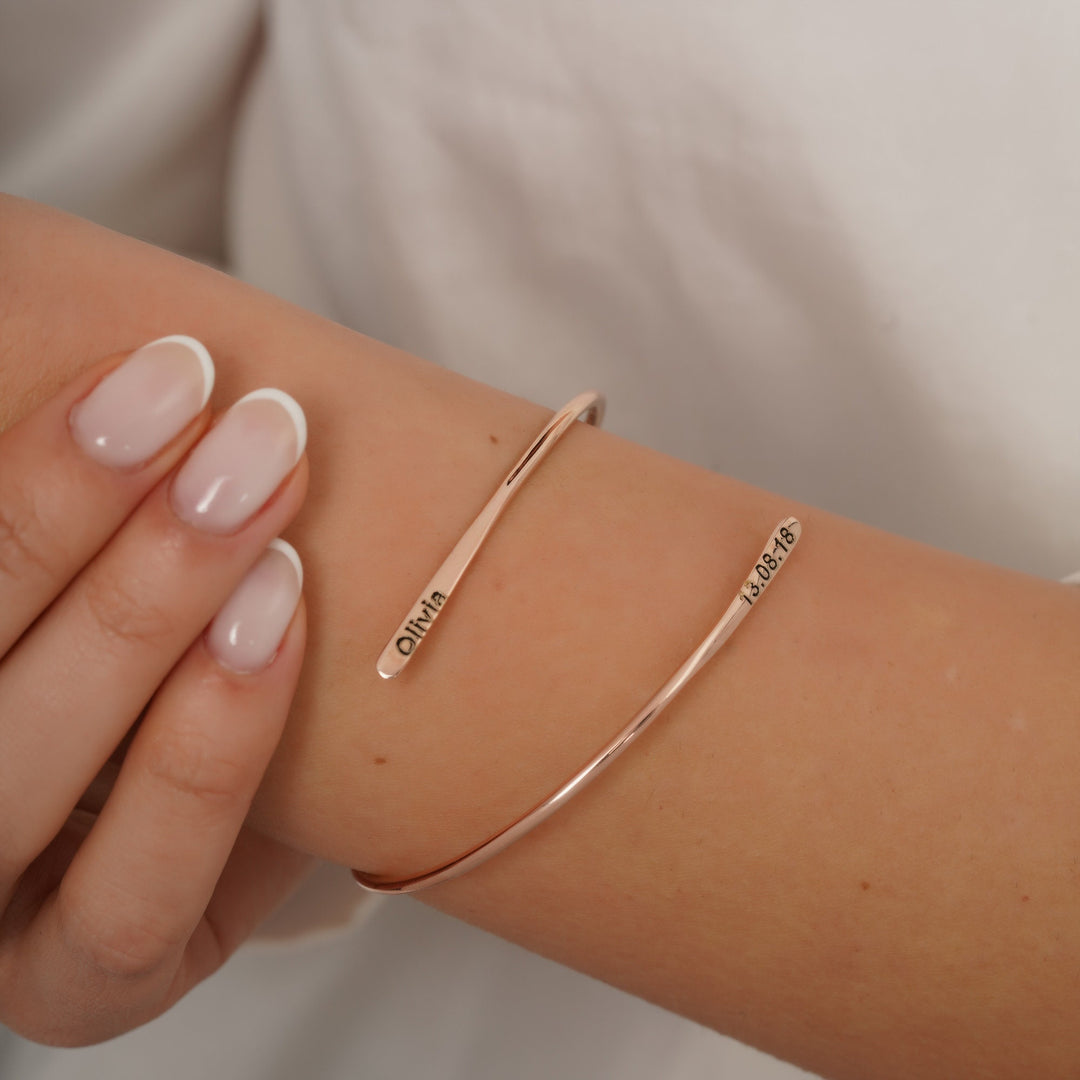 Image of (Sleek Cuff) from an exquisite collection by Al Musk Jewellery.
